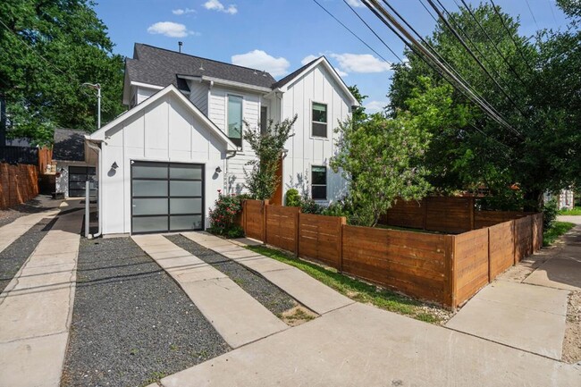 2906 Webberville Rd in Austin, TX - Building Photo - Building Photo