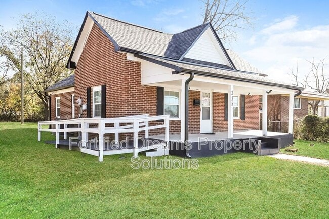 235 S English St in Greensboro, NC - Building Photo - Building Photo