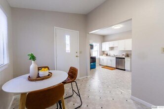4266 Maple St in Omaha, NE - Building Photo - Building Photo