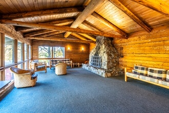 Whisperwood Apartments in Seattle, WA - Foto de edificio - Interior Photo