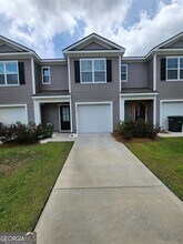 214 Coneflower Rd in Bloomingdale, GA - Foto de edificio - Building Photo