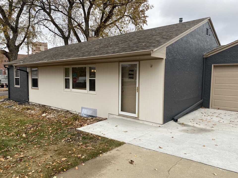 1800 S Lincoln Ave in Sioux Falls, SD - Foto de edificio