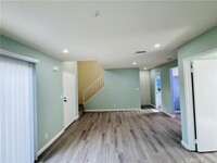 327 La France Ave, Unit B in Alhambra, CA - Building Photo - Building Photo