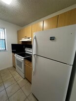 7220 NW 179th St in Hialeah, FL - Building Photo
