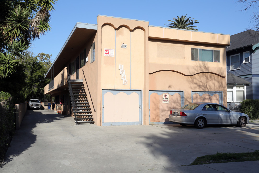 1745 S Hobart Blvd in Los Angeles, CA - Building Photo