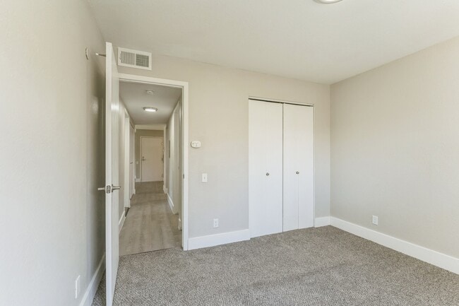 Pine Creek Apartments in Holland, MI - Foto de edificio - Building Photo