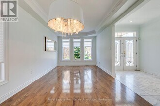 3349 Springflower Way in Oakville, ON - Building Photo - Building Photo