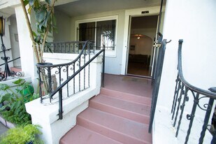 1727 Winona Blvd in Los Angeles, CA - Building Photo