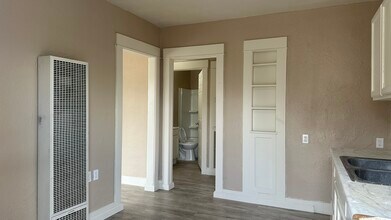 509 Marshall Ave in Modesto, CA - Foto de edificio - Building Photo