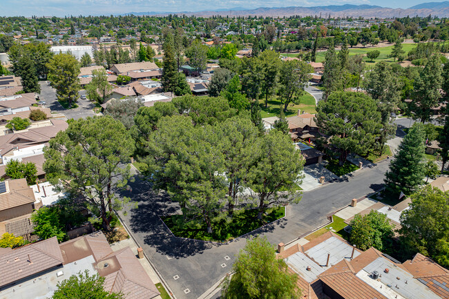 2323 Easthills Dr in Bakersfield, CA - Building Photo - Building Photo