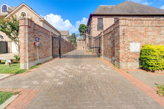 2510 Potomac Dr in Houston, TX - Building Photo - Building Photo