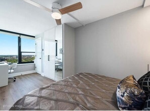 1560 N Sandburg Ter, Unit 2907J in Chicago, IL - Foto de edificio - Building Photo