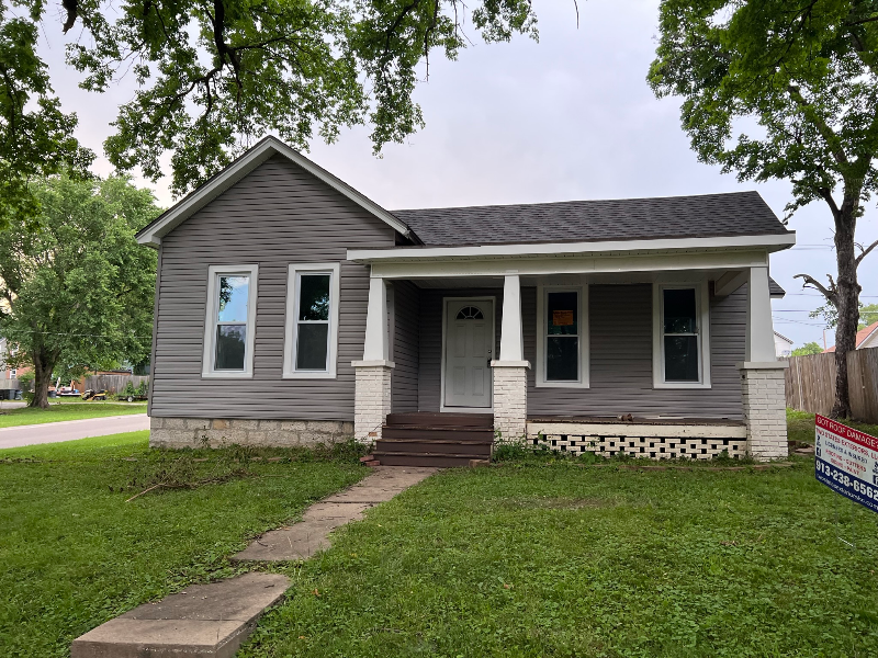 202 E Miami St in Paola, KS - Building Photo