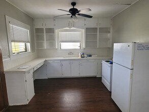 5317 Avenue P 1/2 Rear-Unit -5317 in Galveston, TX - Building Photo - Building Photo
