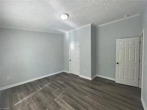 216 Gibson Rd in Mebane, NC - Foto de edificio - Building Photo