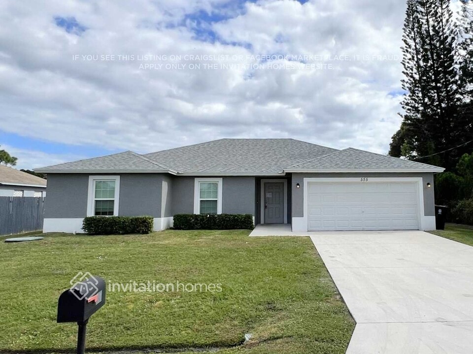 555 NW North Macedo Blvd in Port St. Lucie, FL - Building Photo