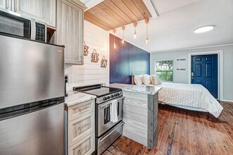1704 Oak St in Melbourne, FL - Building Photo - Building Photo