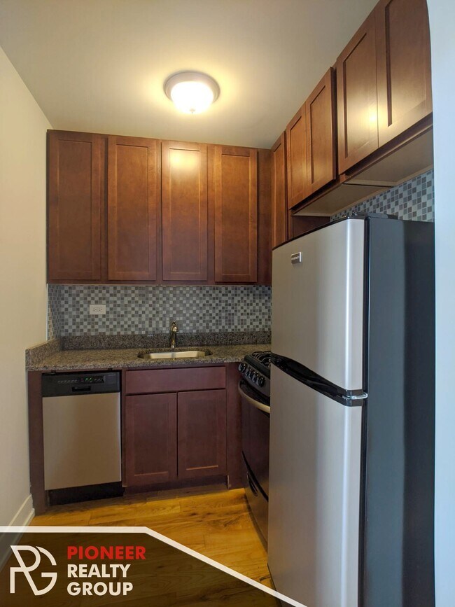 532 W Arlington Pl, Unit 1