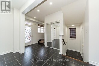 5355 Tenth Line W in Mississauga, ON - Building Photo - Building Photo