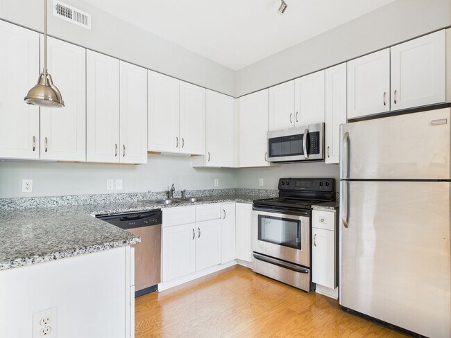 property at 2028 W Cary St