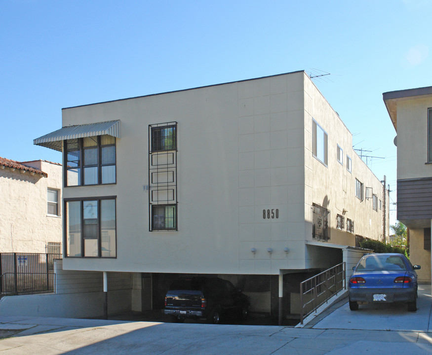 8858 Alcott St in Los Angeles, CA - Building Photo