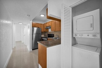 Waterford Villas - 6890- 6857 SW 5th St Margate, FL 33068 in Margate, FL - Building Photo - Building Photo