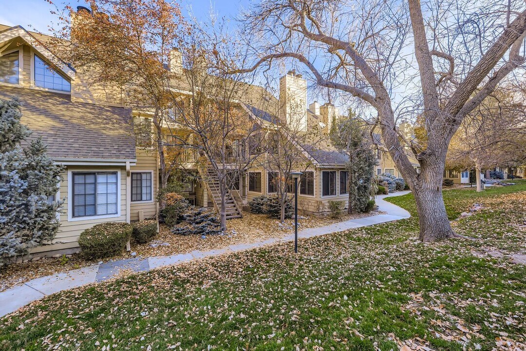 4862 E Kentucky Ave in Denver, CO - Building Photo