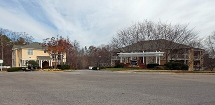 Camden Lake Pine in Apex, NC - Building Photo - Building Photo