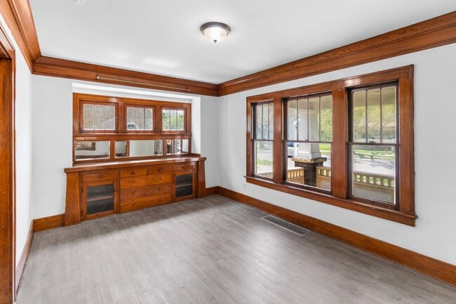 property at 989 N Howard St