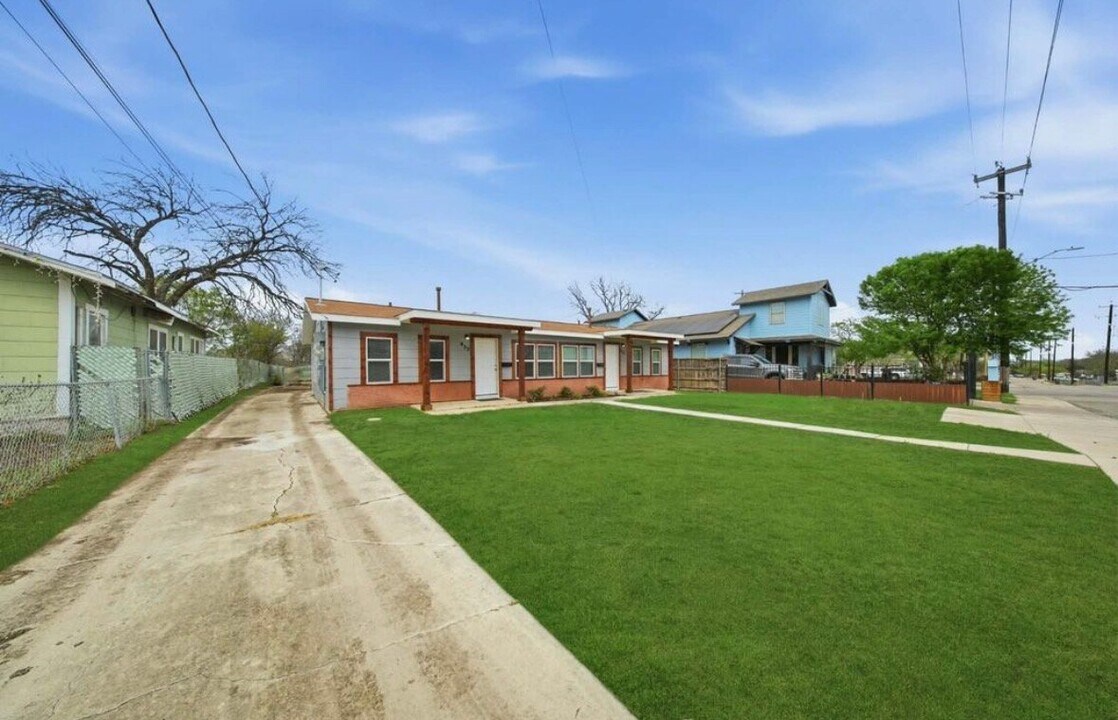 435 Avondale Ave, Unit 435 in San Antonio, TX - Building Photo