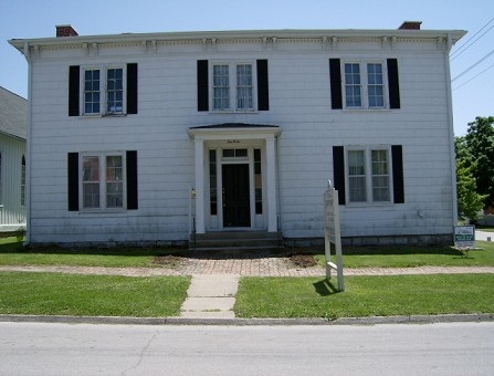 106 W Davis Rd in Fayette, MO - Foto de edificio