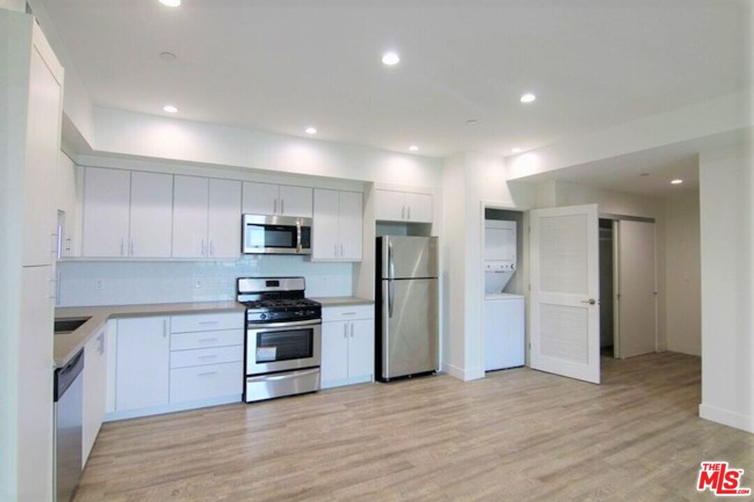 744 Hartford Ave in Los Angeles, CA - Building Photo