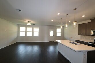 109 Rampart Loop in Liberty Hill, TX - Foto de edificio - Building Photo