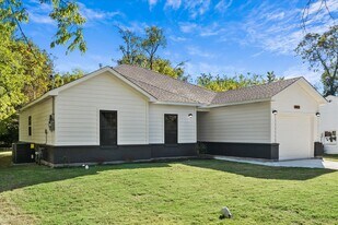 3907 Simonds St in Greenville, TX - Building Photo