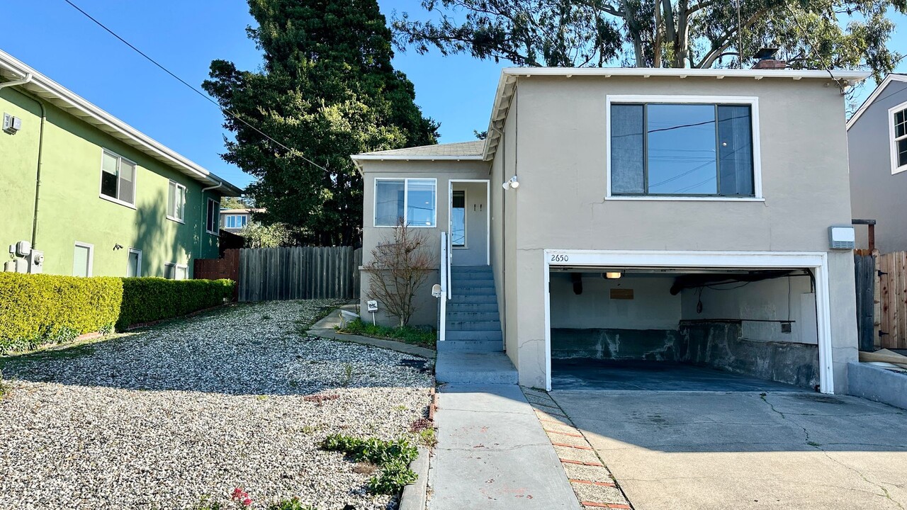 2650 Tassajara Ave in El Cerrito, CA - Building Photo