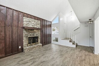 2711 St Edwards Cir in Austin, TX - Foto de edificio - Building Photo