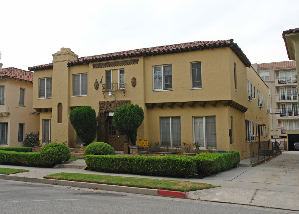 325 S Detroit St in Los Angeles, CA - Building Photo