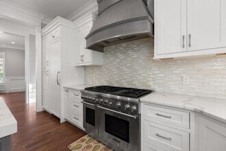 10 Fox Hill Rd in Newton, MA - Building Photo - Building Photo