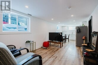 859 Upper Ottawa St in Hamilton, ON - Building Photo - Building Photo