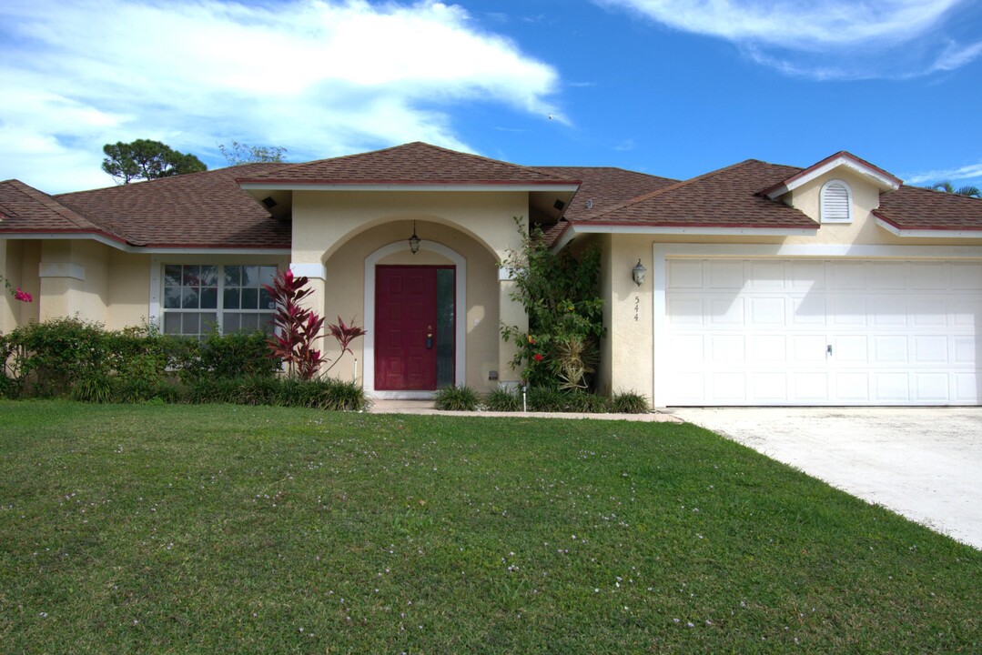 544 Juniper Pl in Wellington, FL - Building Photo