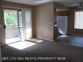 7200 W Pirates Cove Rd-Unit -#2073 in Las Vegas, NV - Building Photo - Building Photo