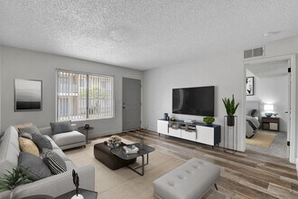 Rancho Vista Apartments in Las Vegas, NV - Building Photo - Building Photo