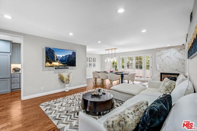 property at 11918 Darlington Ave