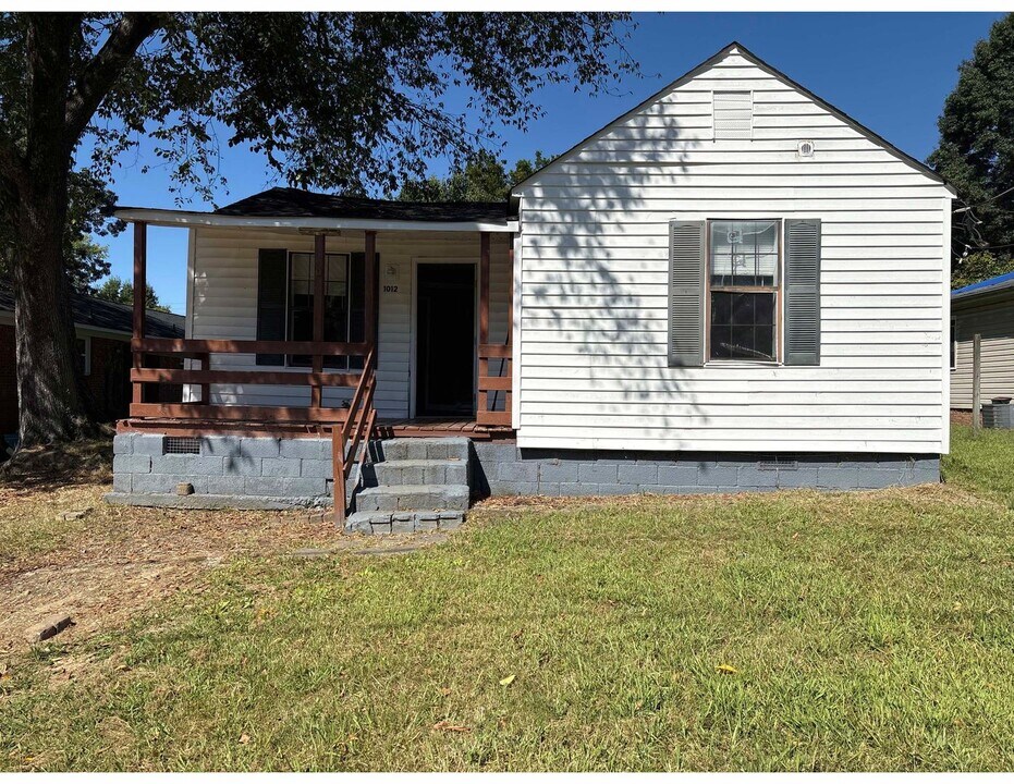 1012 Sharon St in High Point, NC - Building Photo