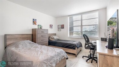 9441 Live Oak Pl in Davie, FL - Building Photo - Building Photo