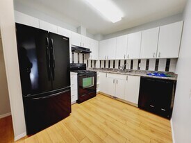 611 Willow Ct NW in Edmonton, AB - Building Photo