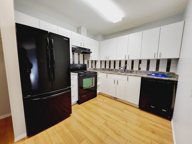 property at 611 Willow Ct NW