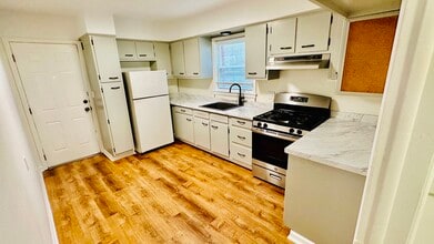 108 W Bridge St, Unit Apt A in Morrisville, PA - Foto de edificio - Building Photo