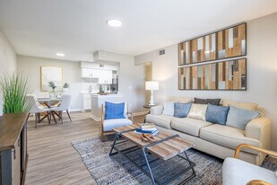 Lake Pointe in Melbourne, FL - Building Photo