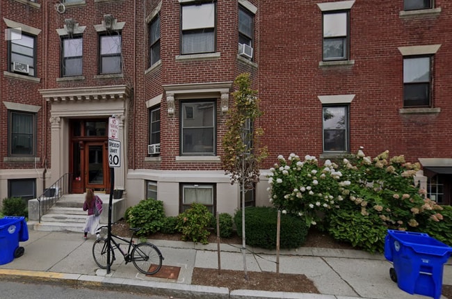 50 Saint Paul St, Unit T1 in Brookline, MA - Foto de edificio - Building Photo